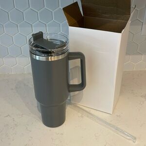 NEW IN BOX 40oz Stainless Steel Mug with Straw